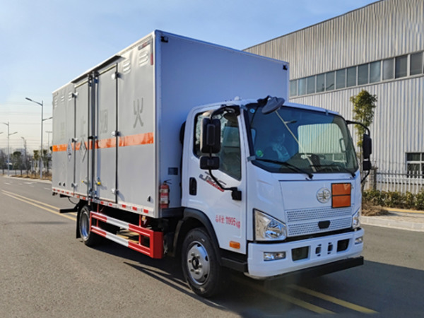 解放5米2雜項(xiàng)物品廂式運(yùn)輸車